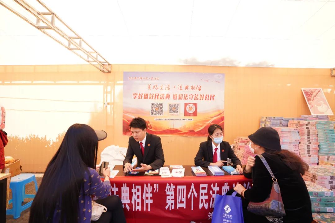 普法宣傳走進白虎山廟會 司法服務“零距離”1.jpg